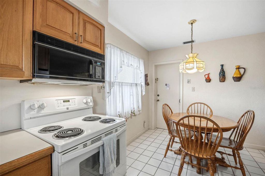 Image 11 of property listing at 4626 22ND STREET N, St Petersburg, FL 33714