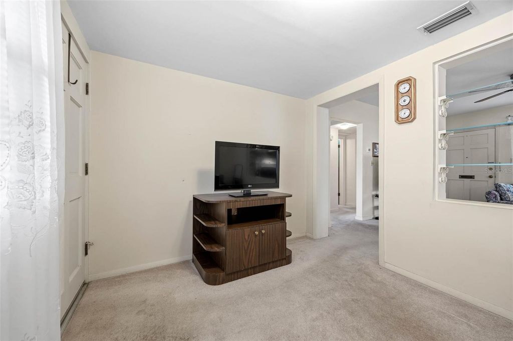 Image 13 of property listing at 4626 22ND STREET N, St Petersburg, FL 33714