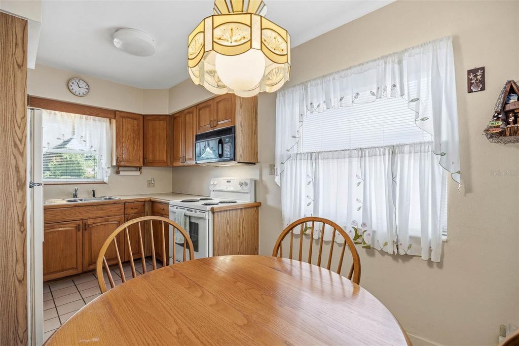 Image 8 of property listing at 4626 22ND STREET N, St Petersburg, FL 33714