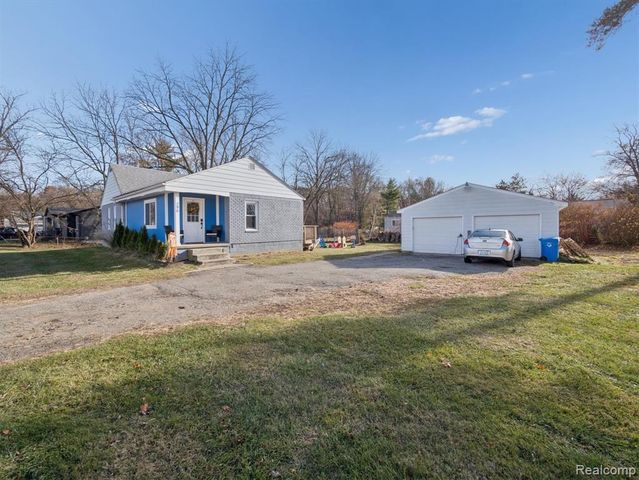 290 Vinona Terrace, Commerce Twp, MI 48382