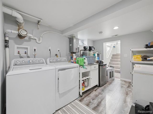 290 Vinona Terrace, Commerce Twp, MI 48382