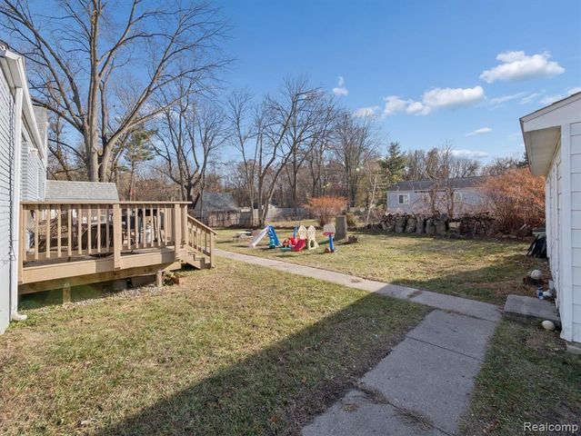 290 Vinona Terrace, Commerce Twp, MI 48382