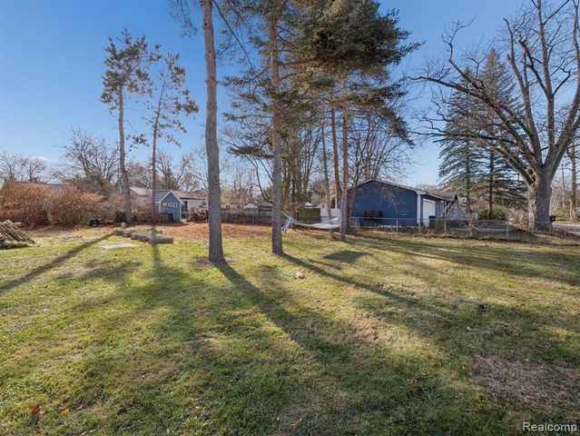 290 Vinona Terrace, Commerce Twp, MI 48382