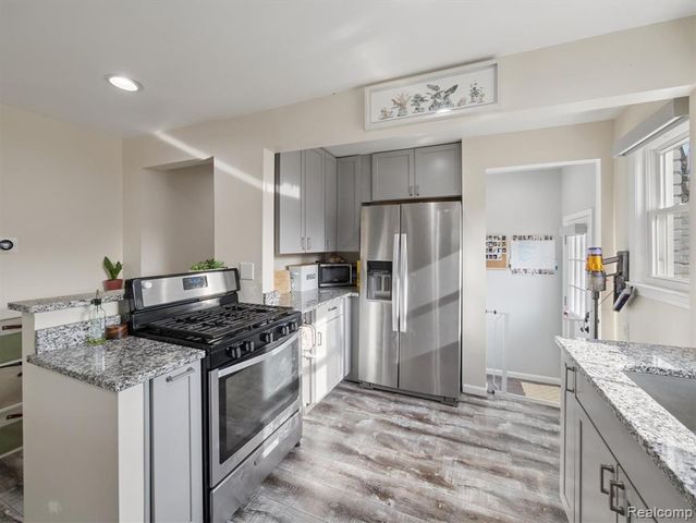 290 Vinona Terrace, Commerce Twp, MI 48382