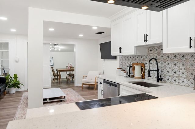 4105 ROCKEFELLER AVENUE, Sarasota, FL 34231