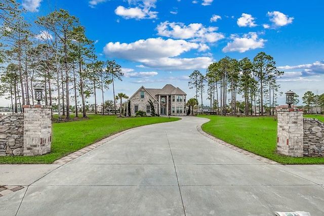 8172 Wacobee Dr., Myrtle Beach, SC 29579