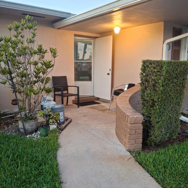 2569 Dudley Drive W D, West Palm Beach, FL 33415