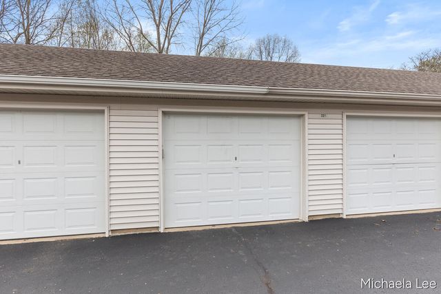 12265 S Crystal Waters Drive 5, Holland, MI 49424