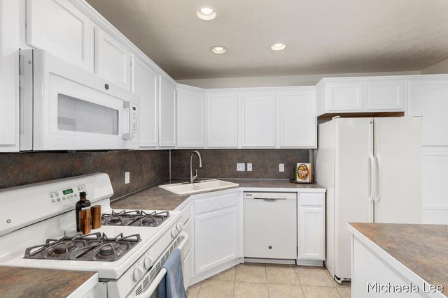 12265 S Crystal Waters Drive 5, Holland, MI 49424
