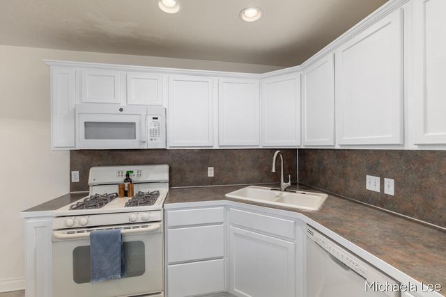 12265 S Crystal Waters Drive 5, Holland, MI 49424