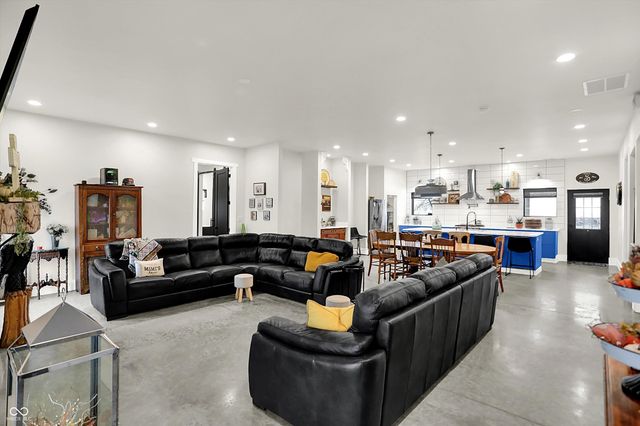 8257 S County Road 1075 W, Charlottesville, IN 46117