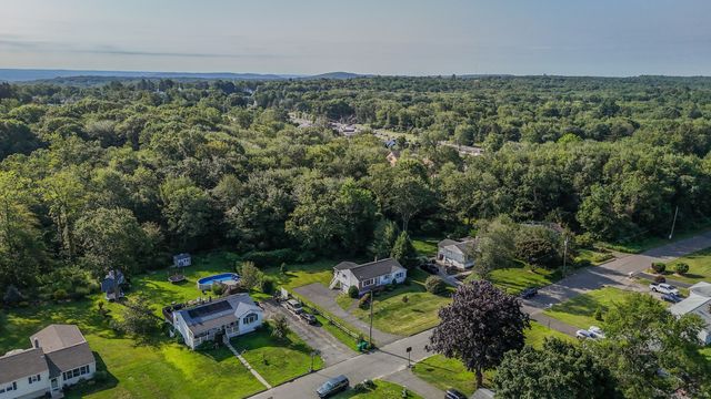 10 Colonial Drive, Prospect, CT 06712