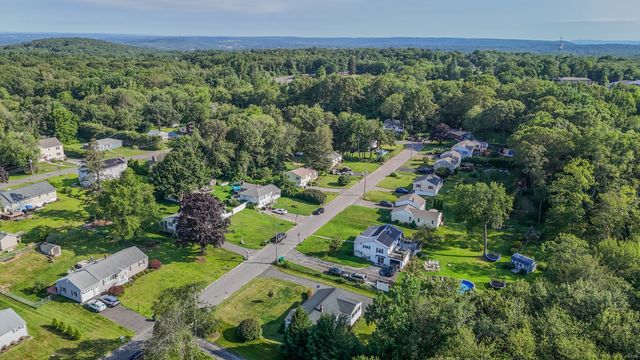 10 Colonial Drive, Prospect, CT 06712