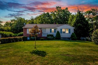 10 Colonial Drive, Prospect, CT 06712