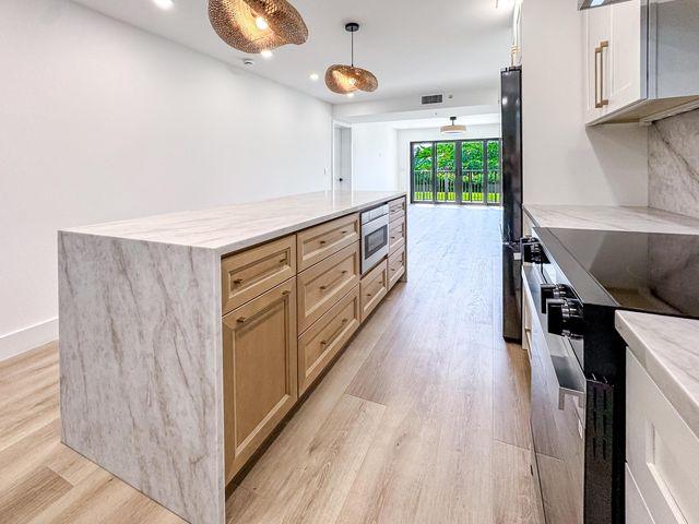 1701 Marina Isle Way 103, Jupiter, FL 33477
