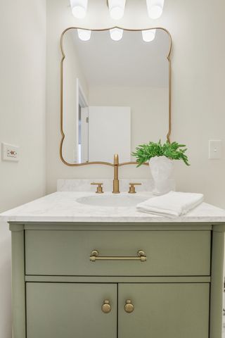 983 Ellsworth Drive, Grayslake, IL 60030