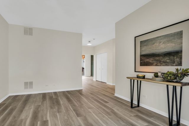 983 Ellsworth Drive, Grayslake, IL 60030