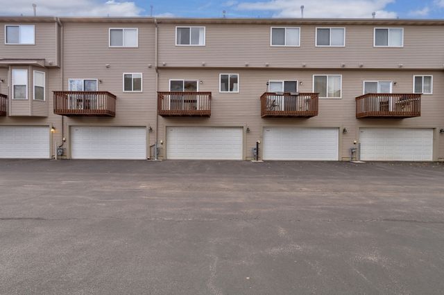 983 Ellsworth Drive, Grayslake, IL 60030