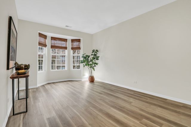 983 Ellsworth Drive, Grayslake, IL 60030