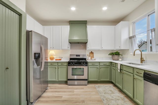 983 Ellsworth Drive, Grayslake, IL 60030