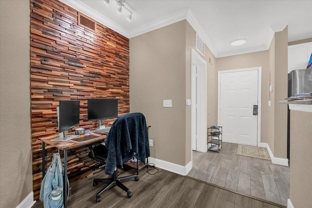 Image 11 of property listing at 304 E SOUTH STREET 2026, Orlando, FL 32801