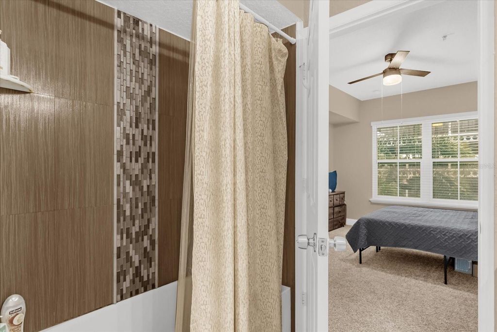 Image 14 of property listing at 304 E SOUTH STREET 2026, Orlando, FL 32801