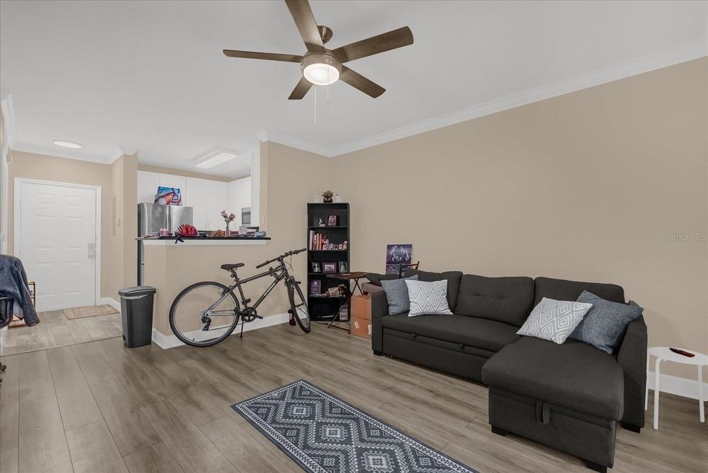 Image 6 of property listing at 304 E SOUTH STREET 2026, Orlando, FL 32801