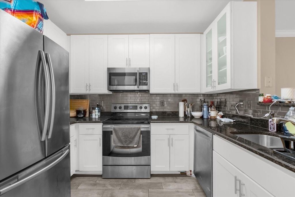 Image 7 of property listing at 304 E SOUTH STREET 2026, Orlando, FL 32801