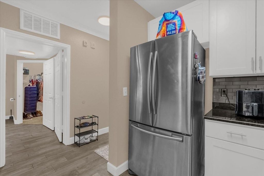 Image 8 of property listing at 304 E SOUTH STREET 2026, Orlando, FL 32801