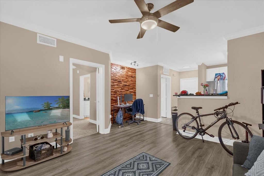 Image 9 of property listing at 304 E SOUTH STREET 2026, Orlando, FL 32801