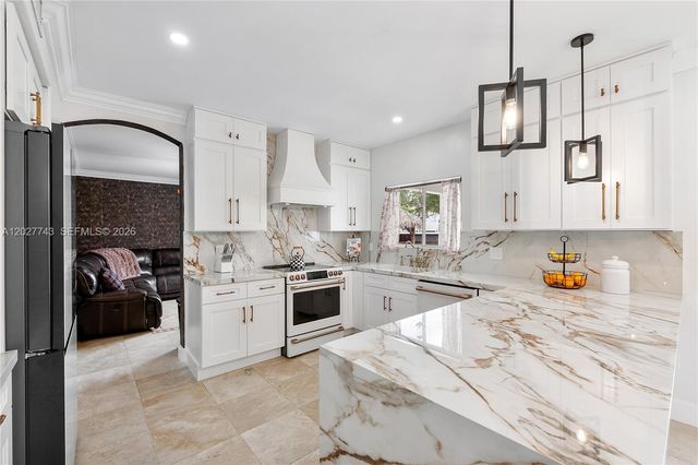 16732 NW 89th Pl, Miami Lakes, FL 33018