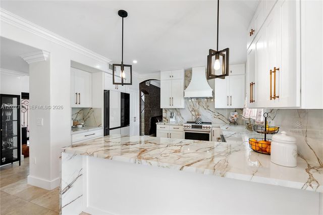 16732 NW 89th Pl, Miami Lakes, FL 33018