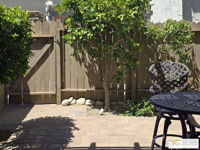 365 W Mariscal Road, Palm Springs, CA 92262