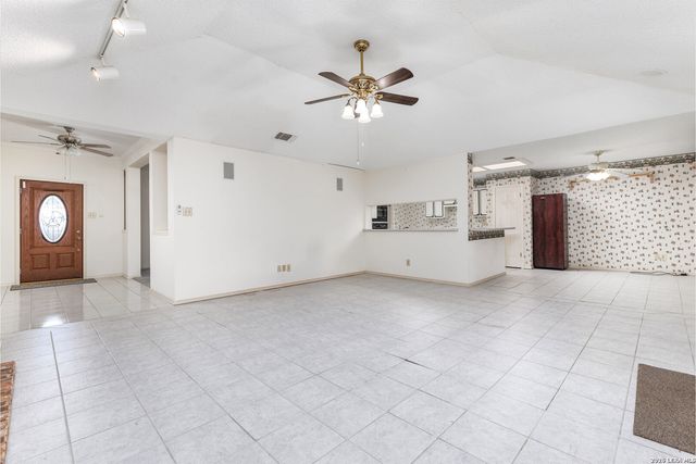 6215 mission hills, San Antonio, TX 78244