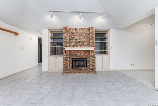 6215 mission hills, San Antonio, TX 78244