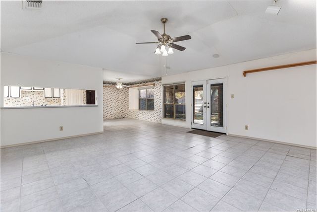 6215 mission hills, San Antonio, TX 78244