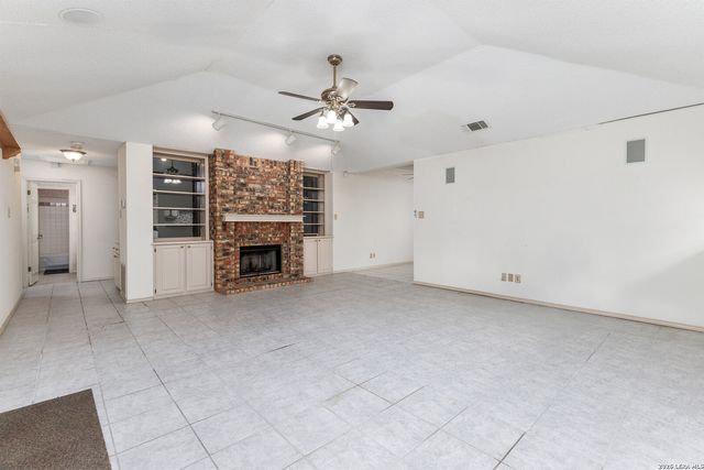 6215 mission hills, San Antonio, TX 78244