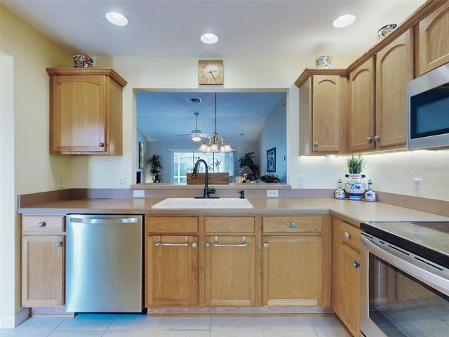 2752 IRIS WAY, The Villages, FL 32162