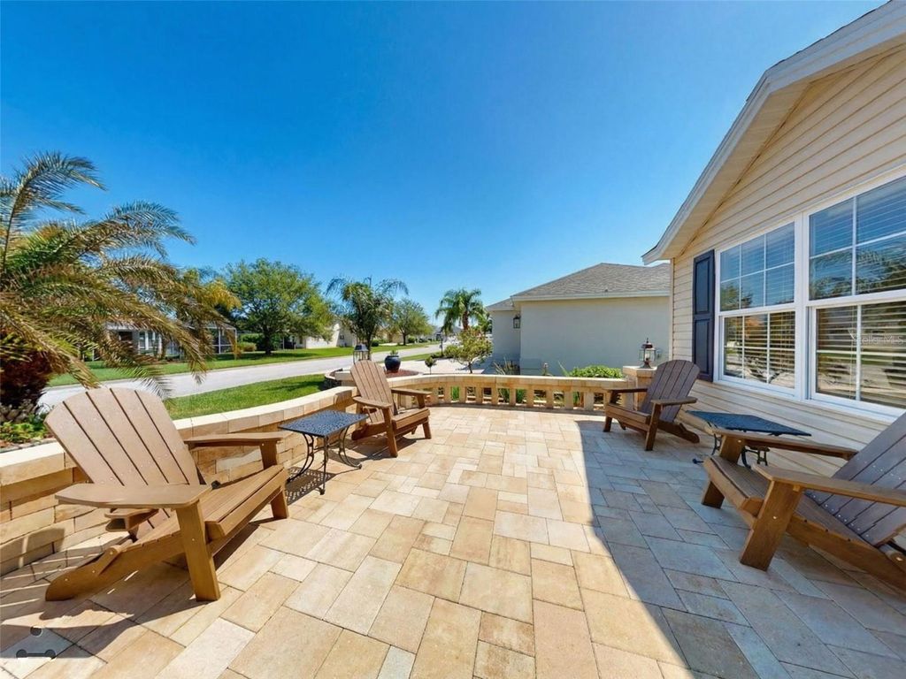 Image 2 of property listing at 2752 IRIS WAY, The Villages, FL 32162