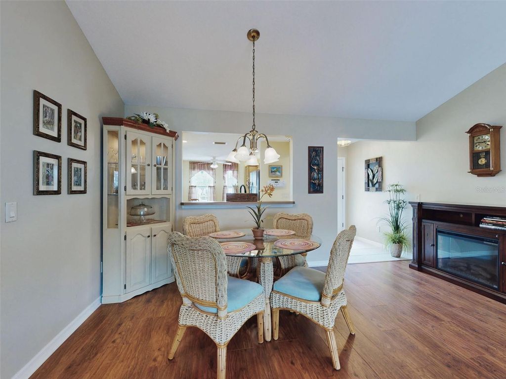 Image 16 of property listing at 2752 IRIS WAY, The Villages, FL 32162