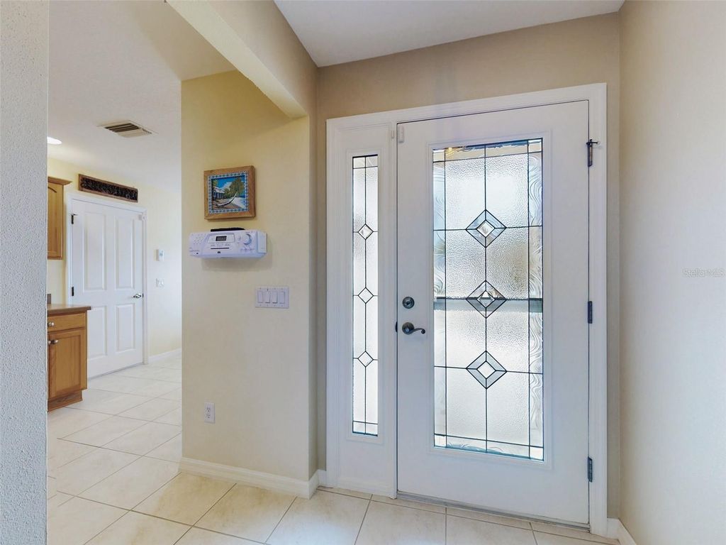 Image 3 of property listing at 2752 IRIS WAY, The Villages, FL 32162