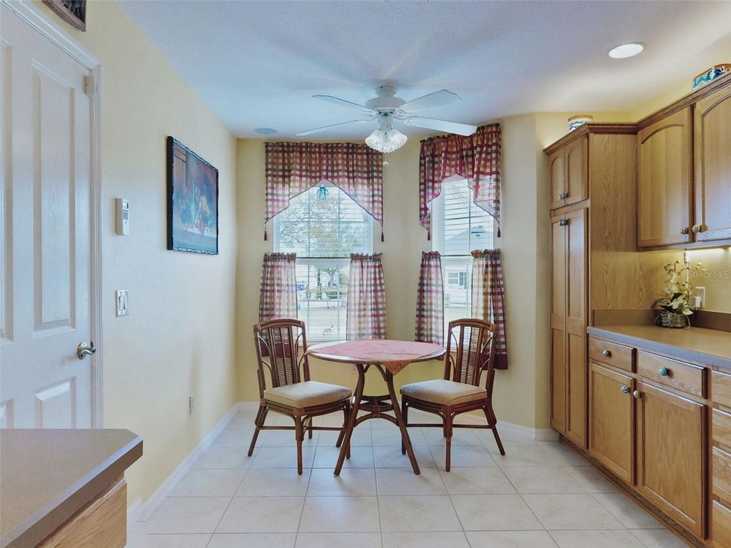 Image 29 of property listing at 2752 IRIS WAY, The Villages, FL 32162