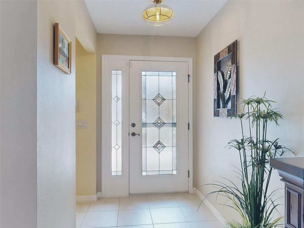 Image 4 of property listing at 2752 IRIS WAY, The Villages, FL 32162