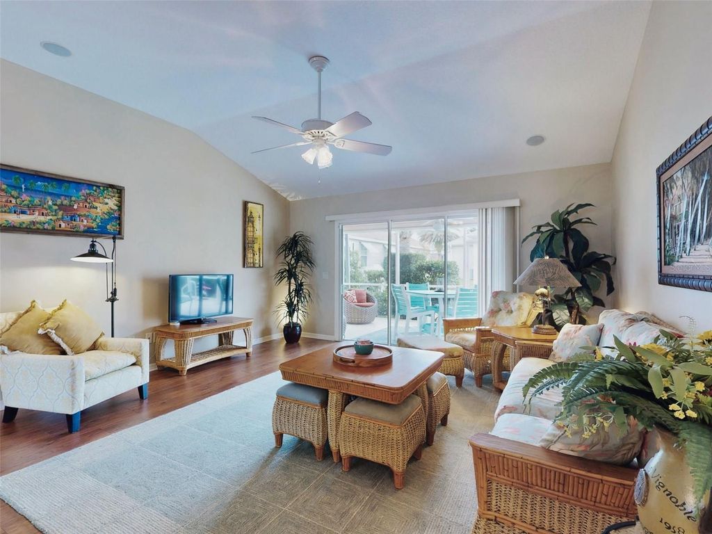 Image 6 of property listing at 2752 IRIS WAY, The Villages, FL 32162