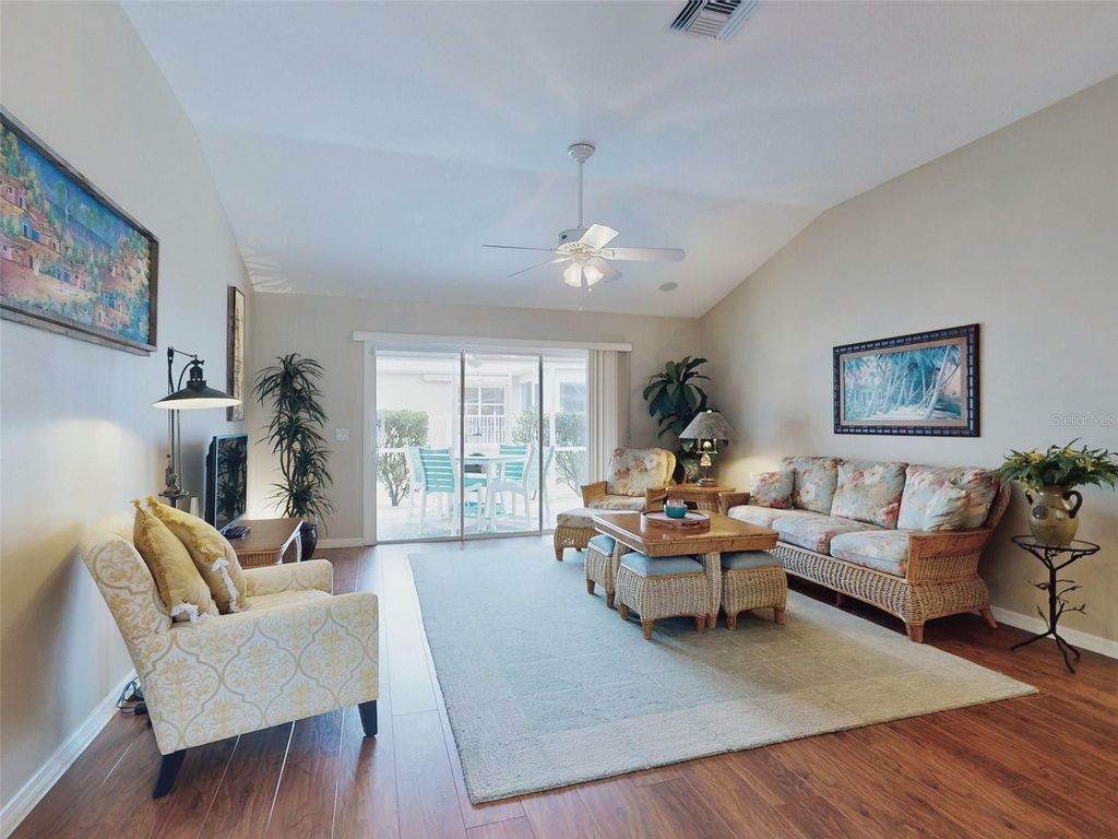 Image 7 of property listing at 2752 IRIS WAY, The Villages, FL 32162