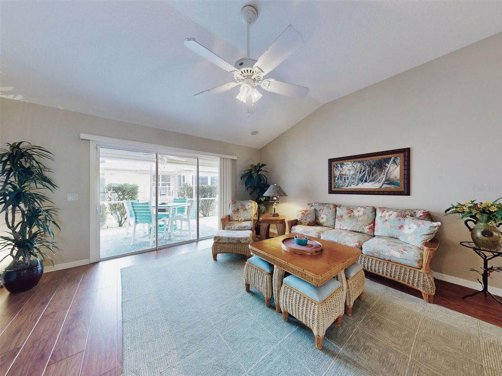 Image 8 of property listing at 2752 IRIS WAY, The Villages, FL 32162