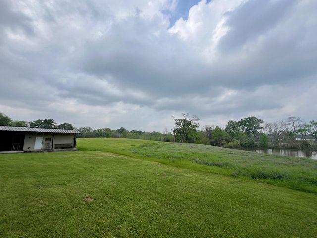 2290 Interstate 45 S, New Waverly, TX 77358