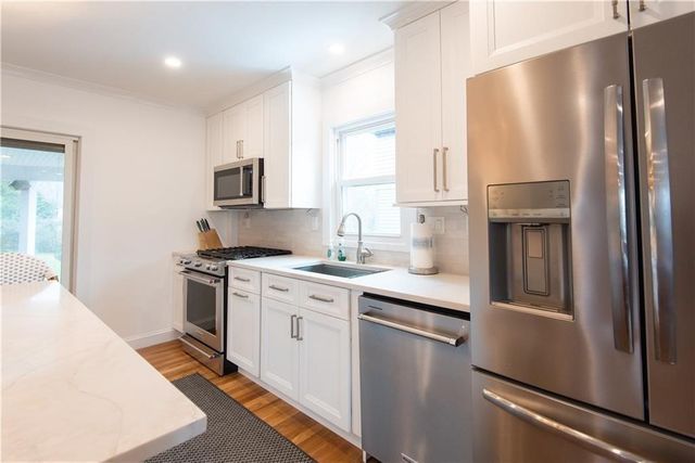 29 Fenner Avenue, Newport, RI 02840
