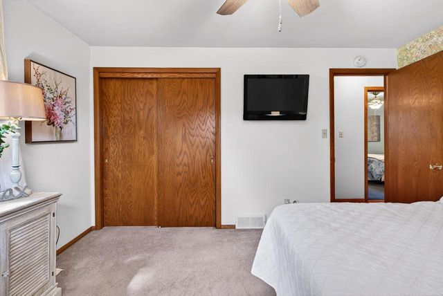 1296 LAKEVIEW LANE, Menasha, WI 54952