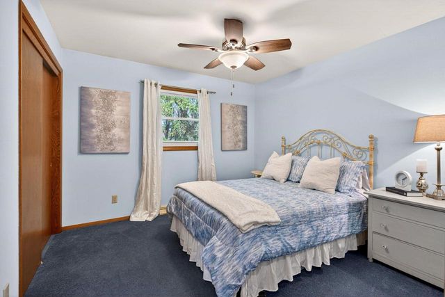 1296 LAKEVIEW LANE, Menasha, WI 54952